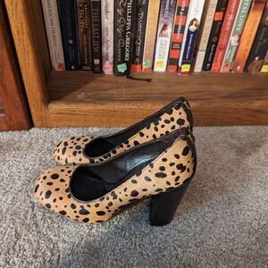 Tory Burch cowhair leopard print chunky heel stilleto sz 7 euc